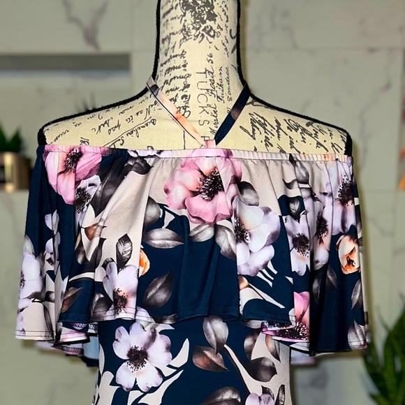 Venus - Floral off-the-shoulder ruffle top, fitted but stretchy dress XS - Picture 2 of 4